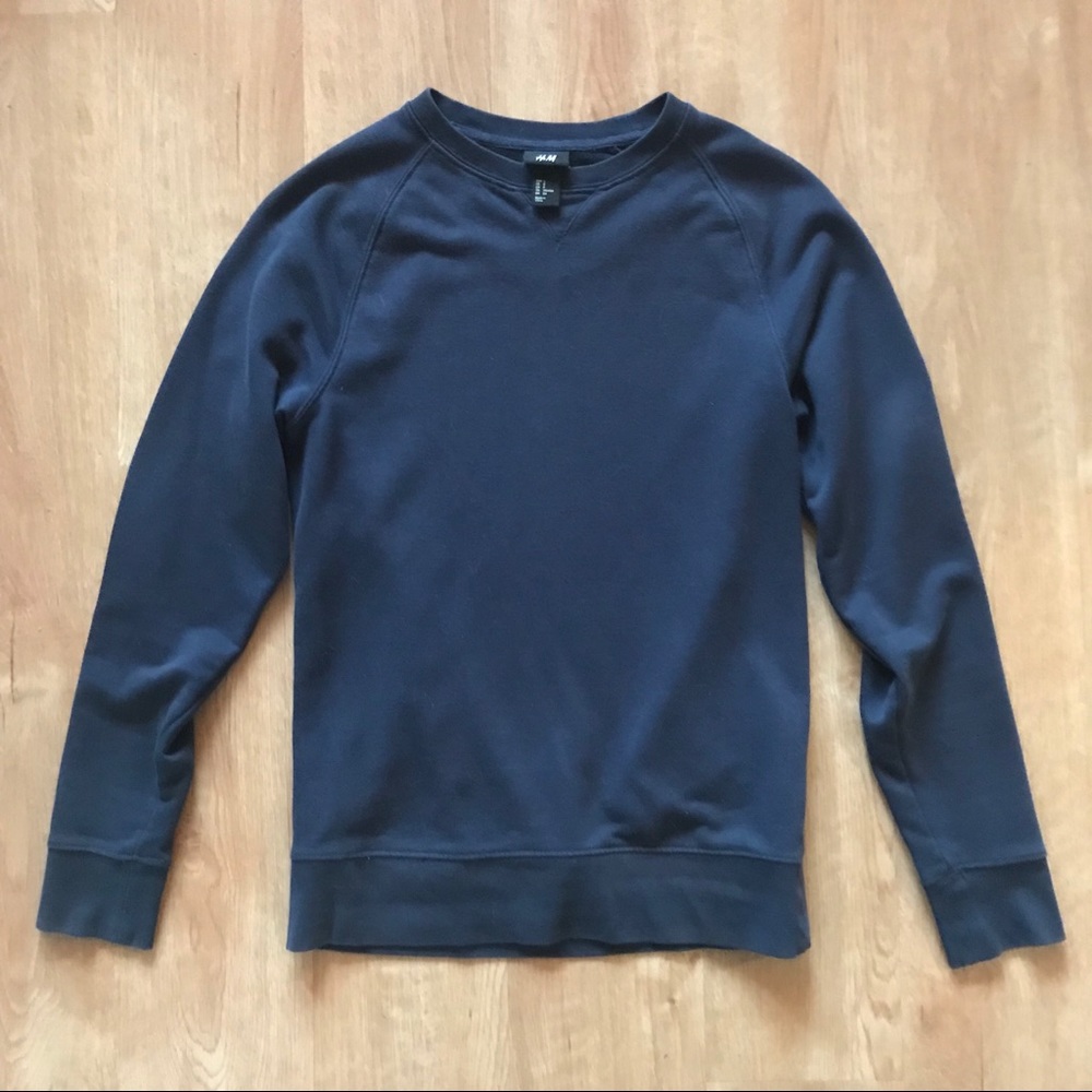 H&M crewneck sweatshirt. Size: S